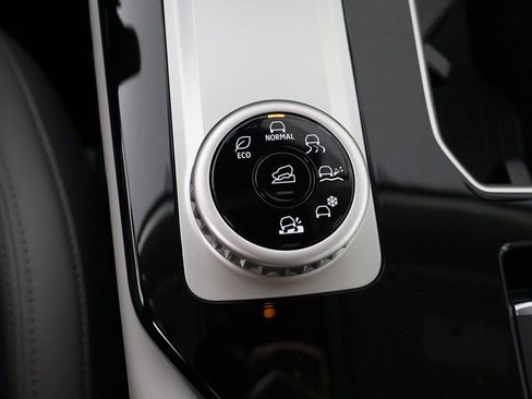 New 2025 Mitsubishi Outlander SE image 53