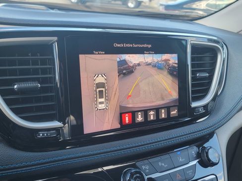 Certified 2021 Chrysler Pacifica Touring-L image 27