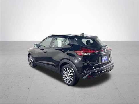 Used 2021 Nissan Kicks SV FWD image 8