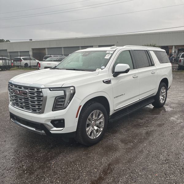 Used 2025 GMC Yukon XL Denali AWD/4WD image 1