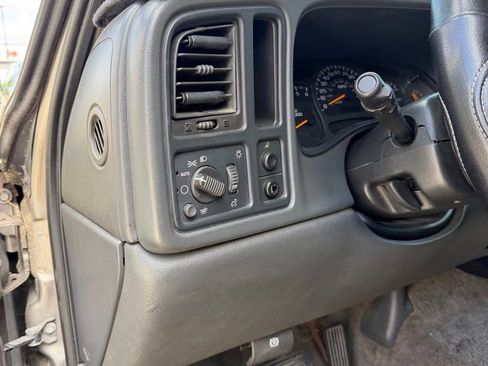 Used 2003 Chevrolet Avalanche 2WD image 12