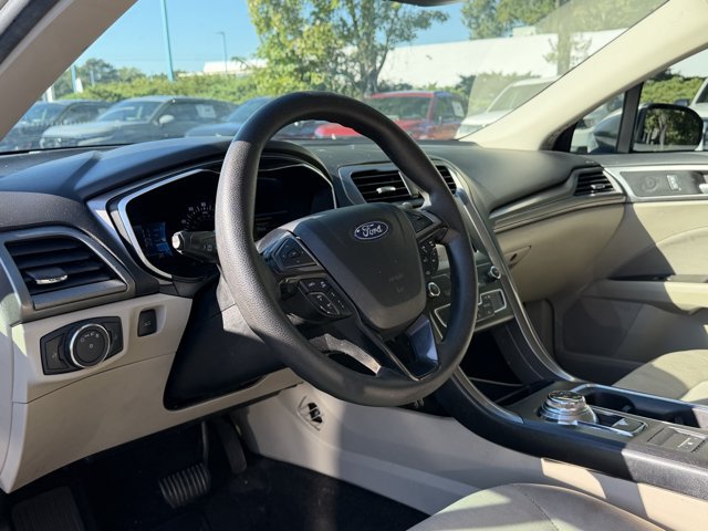 Used 2019 Ford Fusion SE FWD image 9