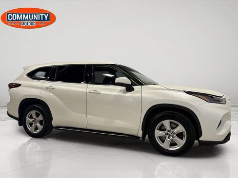 Used 2021 Toyota Highlander L AWD/4WD image 10