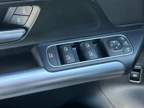 Used 2025 Mercedes-Benz GLA 250 4MATIC image 14