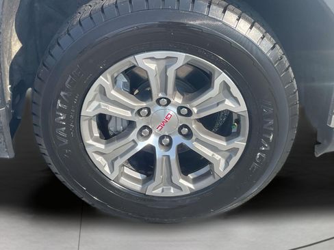 Used 2025 GMC Sierra 1500 SLT AWD/4WD image 9