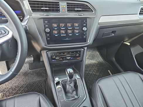 Used 2022 Volkswagen Tiguan SE FWD image 25