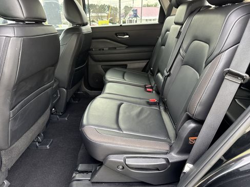 Used 2024 Nissan Pathfinder SL image 30