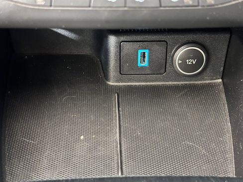 Used 2020 Ford Escape Titanium image 28