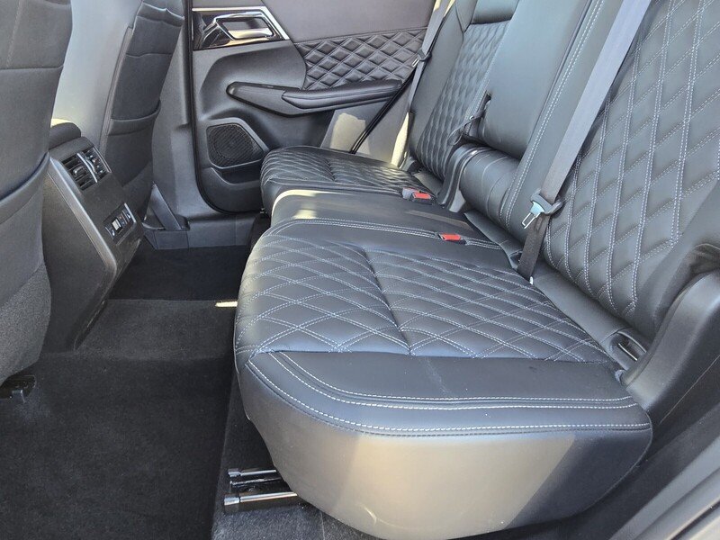 Used 2024 Mitsubishi Outlander SEL FWD image 12
