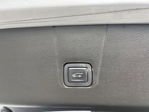 Certified 2023 Chevrolet Traverse Premier w/ LPO, Floor Liner Package image 7