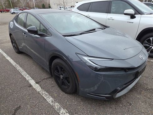 Used 2023 Toyota Prius XLE image 1