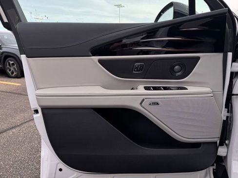 New 2026 Lincoln Nautilus Reserve w/ Jet Appearance Package image 12