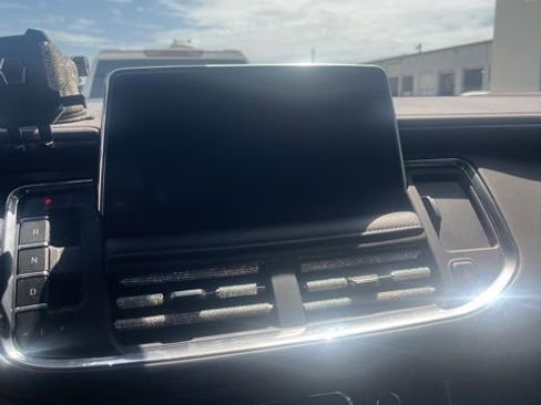 Used 2021 Chevrolet Tahoe LT w/ Luxury Package image 8