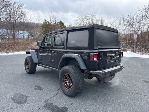 Used 2018 Jeep Wrangler Unlimited Rubicon image 3