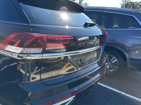 Used 2023 Volkswagen Atlas Cross Sport SEL Premium R-Line image 9