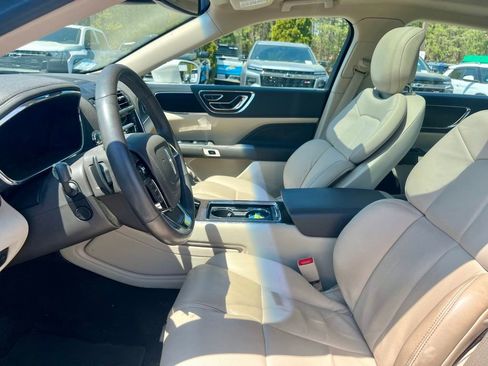 Used 2017 Lincoln Continental Select w/ Climate Package AWD/4WD image 10