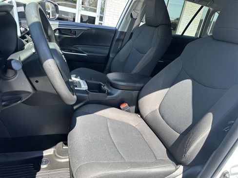 Used 2023 Toyota RAV4 LE image 11