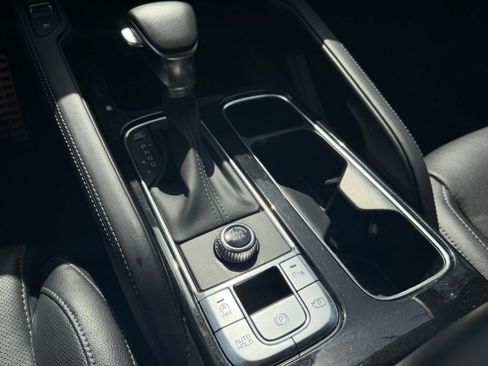 Used 2025 Kia Telluride SX w/ SX Captain's Chair Package FWD image 34