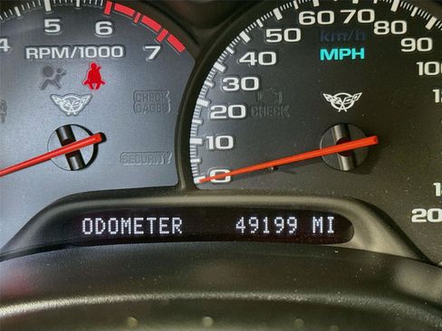 Used 2004 Chevrolet Corvette Convertible w/ Preferred Equipment Group RWD image 2