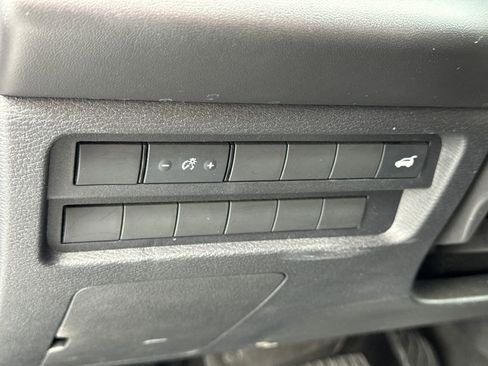 Used 2024 Mitsubishi Outlander SE image 28