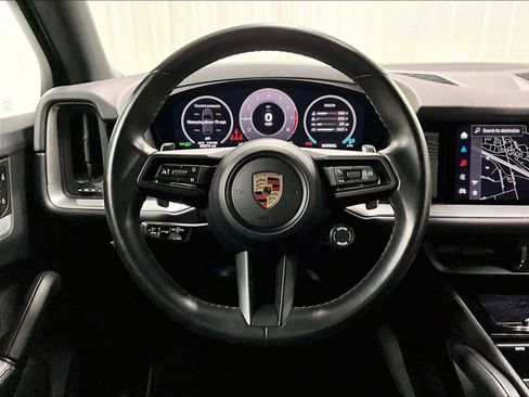 Used 2024 Porsche Cayenne image 18