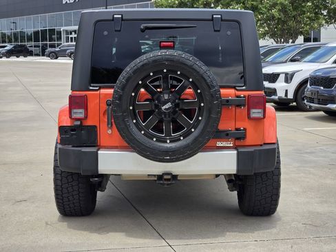 Used 2015 Jeep Wrangler Unlimited Sahara w/ Connectivity Group AWD/4WD image 12