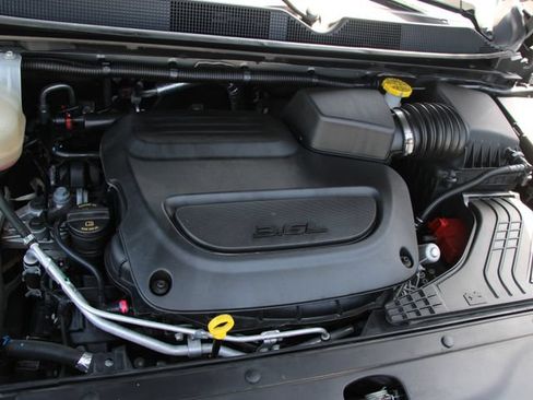 Used 2025 Chrysler Pacifica Select FWD image 32