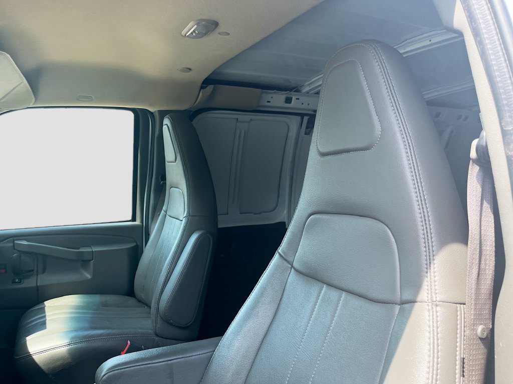 Used 2025 GMC Savana 3500 Extended RWD image 19