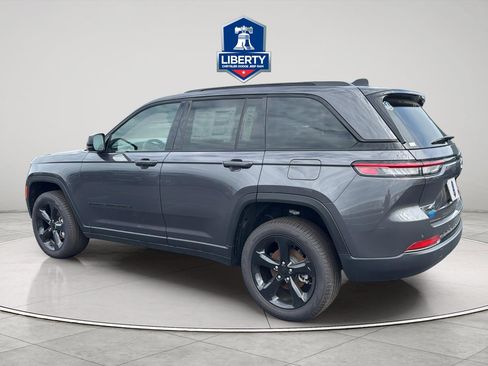 New 2025 Jeep Grand Cherokee Limited w/ Black Appearance Package AWD/4WD image 8