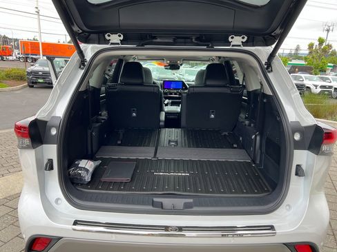New 2026 Toyota Highlander Platinum AWD/4WD image 25