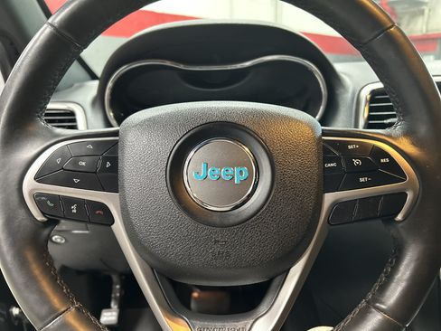 Used 2018 Jeep Grand Cherokee Altitude AWD/4WD image 17