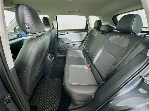 Used 2024 Volkswagen Taos SE image 27