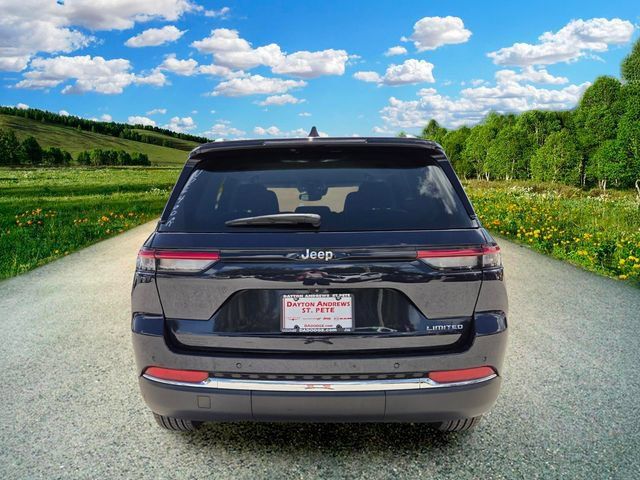Used 2024 Jeep Grand Cherokee Limited RWD image 5