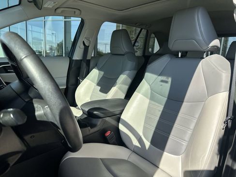 Certified 2020 Toyota RAV4 XLE Premium AWD/4WD image 9