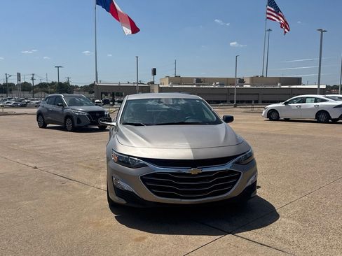 Used 2025 Chevrolet Malibu LS FWD image 4