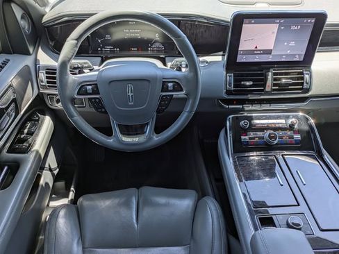 Used 2020 Lincoln Navigator L Reserve w/ Cargo Convenience Package image 11