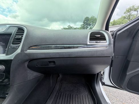 Used 2020 Chrysler 300 Limited RWD image 20