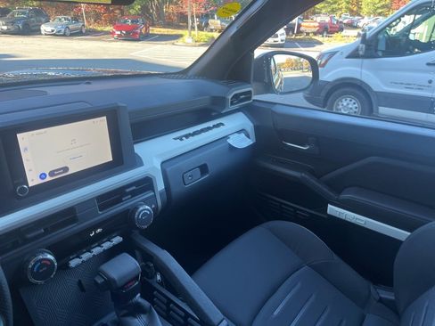 Used 2024 Toyota Tacoma TRD Off-Road image 33