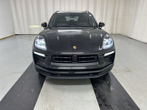 Certified 2023 Porsche Macan AWD/4WD image 4