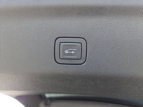 Used 2025 GMC Yukon XL Denali Ultimate AWD/4WD image 28