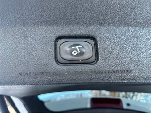 Used 2018 Ford Explorer XLT w/ Equipment Group 202A image 18