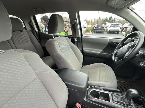 Used 2020 Toyota Tacoma SR image 9