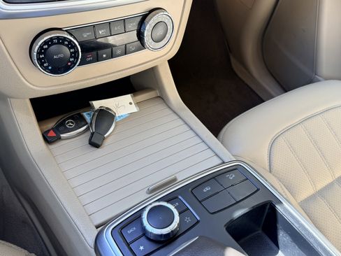 Used 2014 Mercedes-Benz GL 450 4MATIC image 31