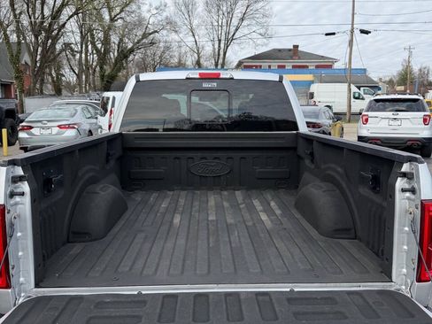 Used 2016 Ford F150 Platinum w/ Equipment Group 701A Luxury AWD/4WD image 15