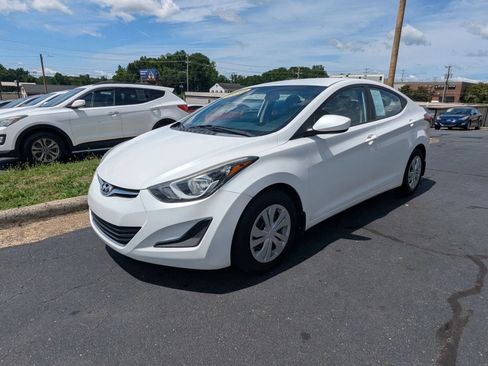 Used 2016 Hyundai Elantra SE FWD image 3