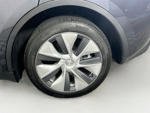 Used 2024 Tesla Model Y Long Range AWD/4WD image 11