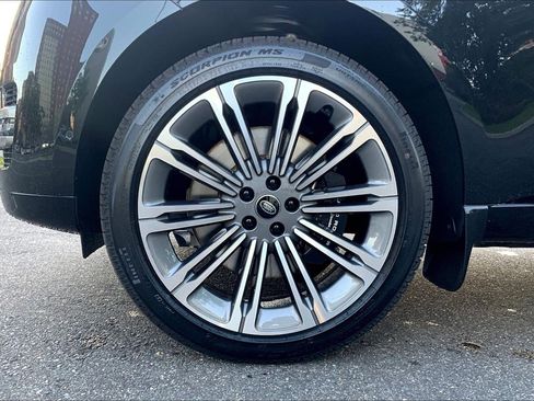 New 2025 Land Rover Range Rover SE image 11