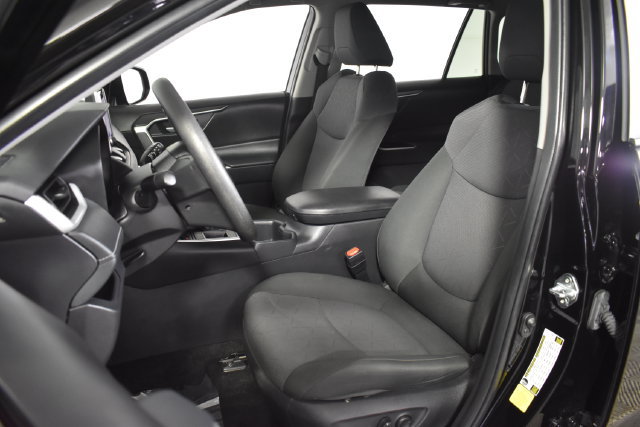 Used 2025 Toyota RAV4 XLE FWD image 9