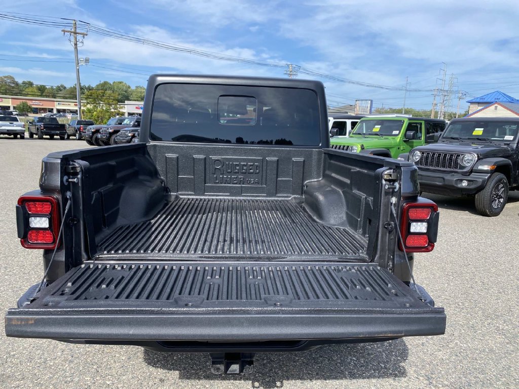Certified 2026 Jeep Gladiator Mojave AWD/4WD image 5