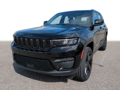 Used 2025 Jeep Grand Cherokee Altitude